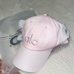 Light pink Alo yoga hat with tags